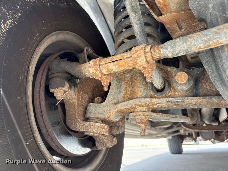 image for item FG2777 2001 Ford E350 van with bucket lift