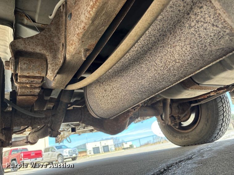 image for item FG2777 2001 Ford E350 van with bucket lift