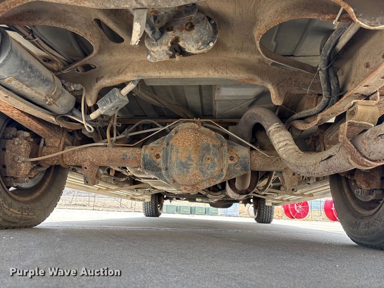 image for item FG2777 2001 Ford E350 van with bucket lift