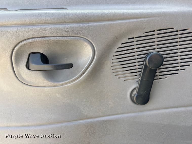 image for item FG2777 2001 Ford E350 van with bucket lift