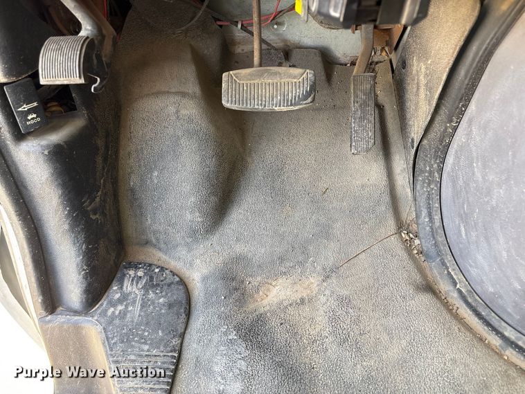 image for item FG2777 2001 Ford E350 van with bucket lift