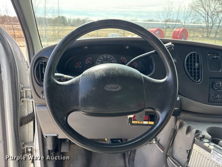 image for item FG2777 2001 Ford E350 van with bucket lift