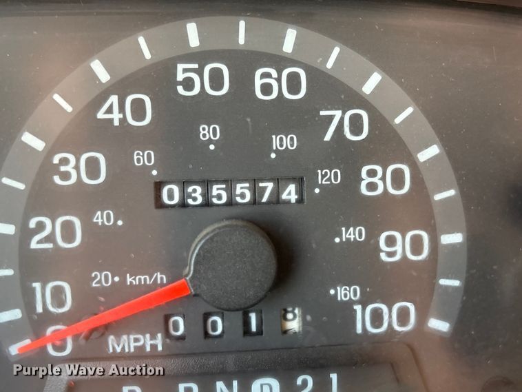 image for item FG2777 2001 Ford E350 van with bucket lift