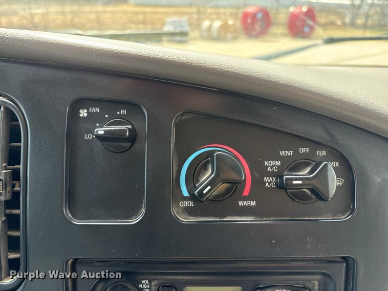 image for item FG2777 2001 Ford E350 van with bucket lift