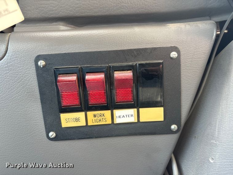 image for item FG2777 2001 Ford E350 van with bucket lift