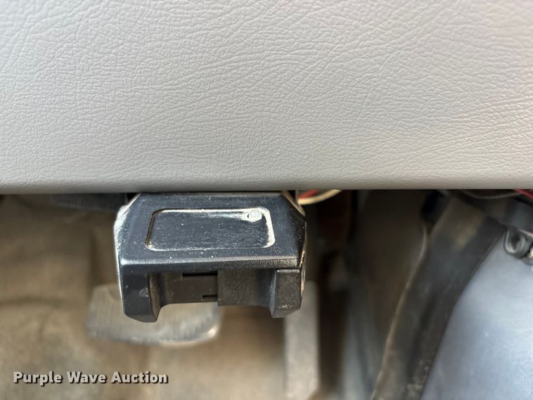 image for item FG2777 2001 Ford E350 van with bucket lift