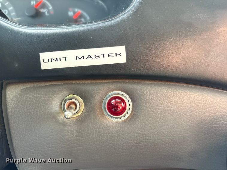 image for item FG2777 2001 Ford E350 van with bucket lift