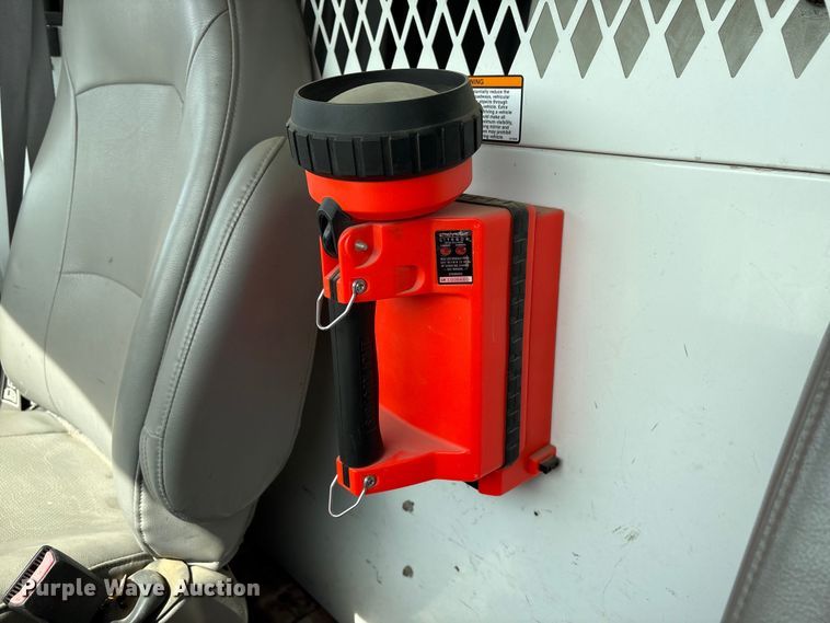 image for item FG2777 2001 Ford E350 van with bucket lift