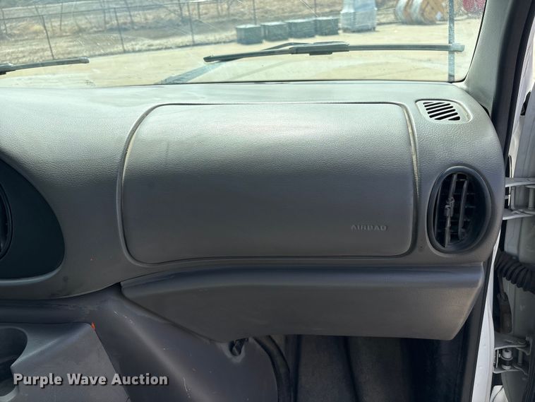 image for item FG2777 2001 Ford E350 van with bucket lift