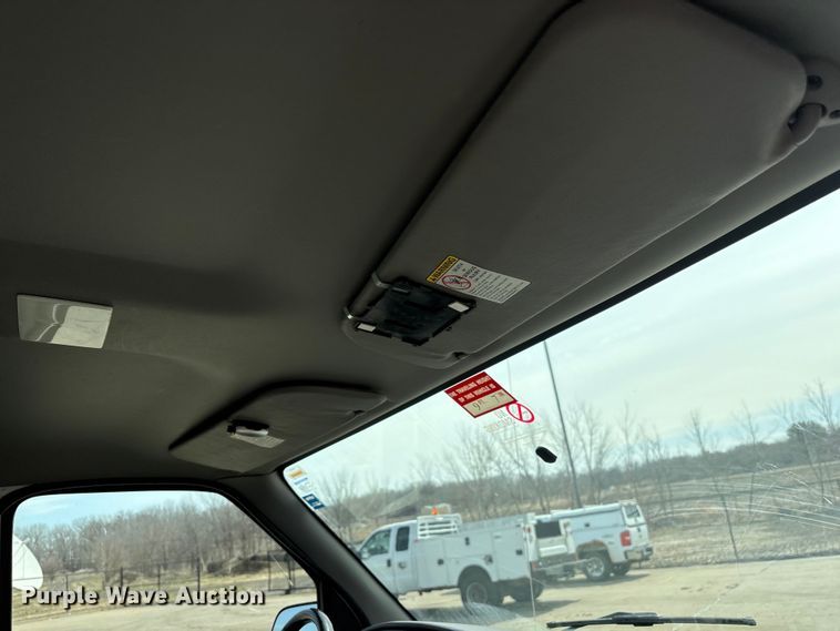 image for item FG2777 2001 Ford E350 van with bucket lift