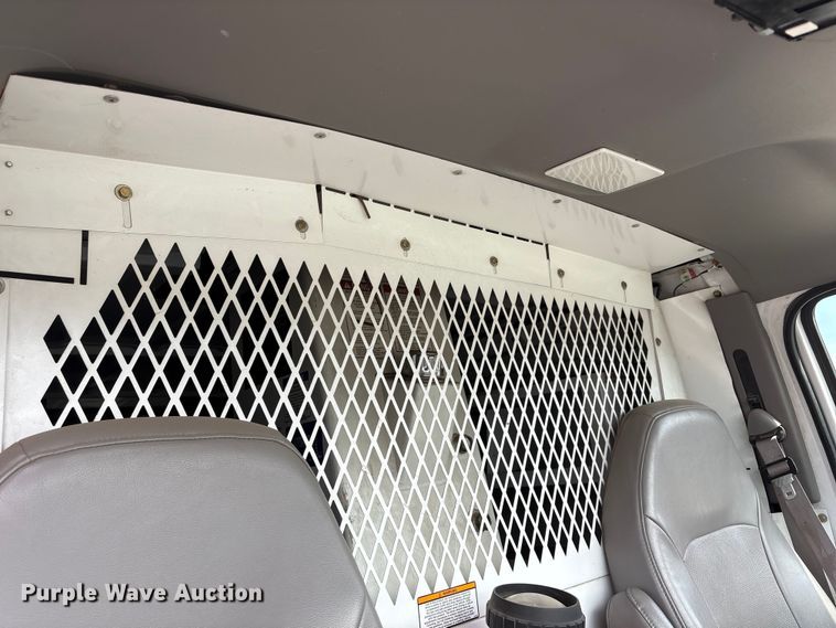 image for item FG2777 2001 Ford E350 van with bucket lift