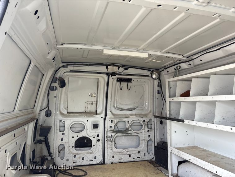 image for item FG2777 2001 Ford E350 van with bucket lift