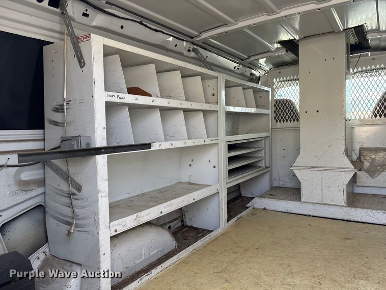 image for item FG2777 2001 Ford E350 van with bucket lift