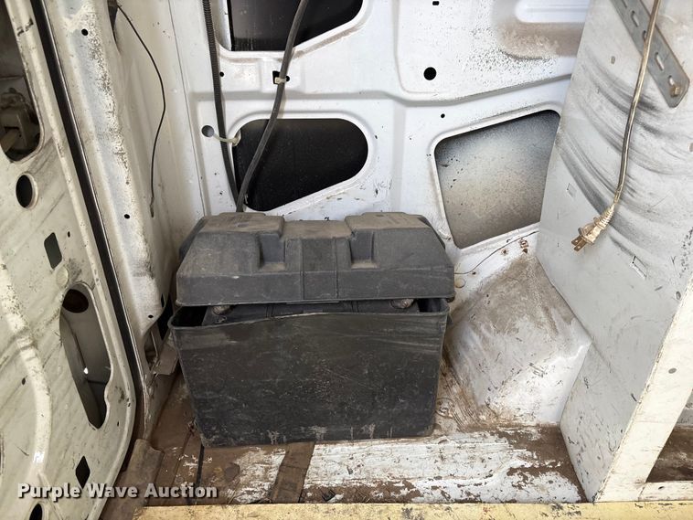 image for item FG2777 2001 Ford E350 van with bucket lift