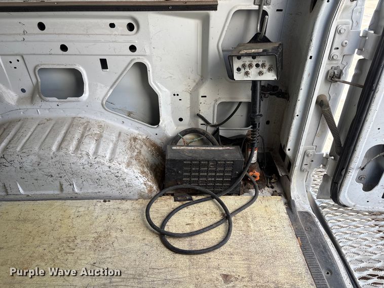 image for item FG2777 2001 Ford E350 van with bucket lift