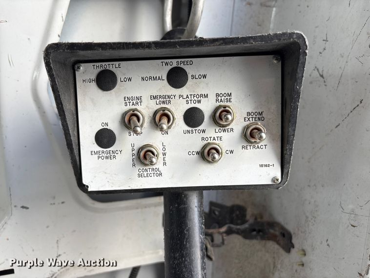 image for item FG2777 2001 Ford E350 van with bucket lift