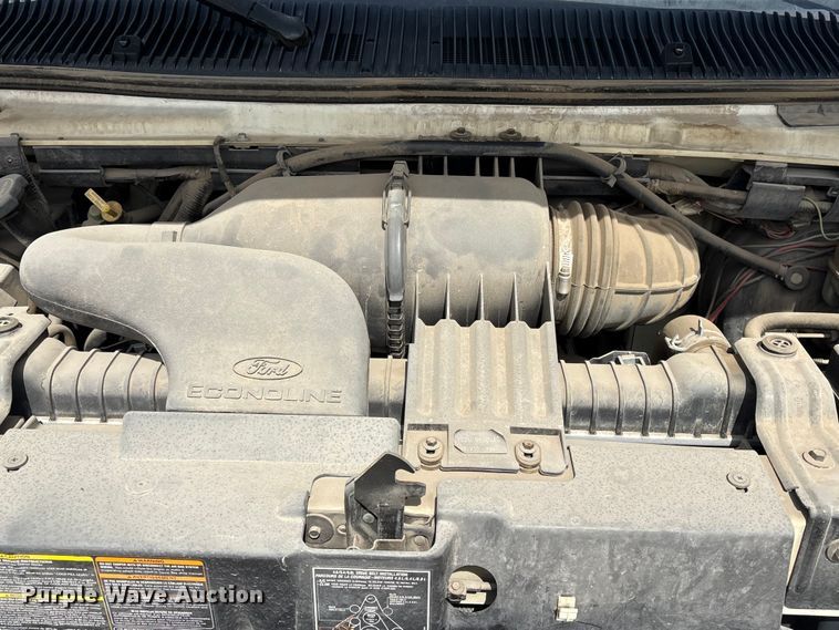 image for item FG2777 2001 Ford E350 van with bucket lift