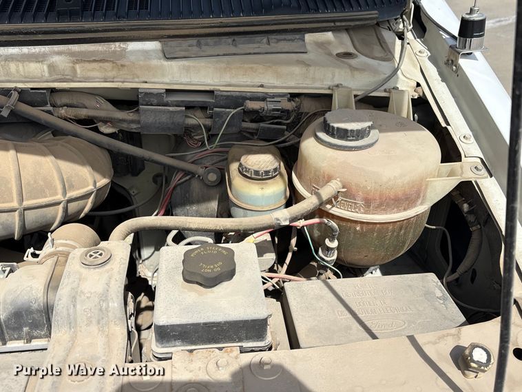 image for item FG2777 2001 Ford E350 van with bucket lift