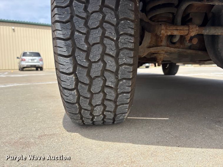 image for item FG2777 2001 Ford E350 van with bucket lift