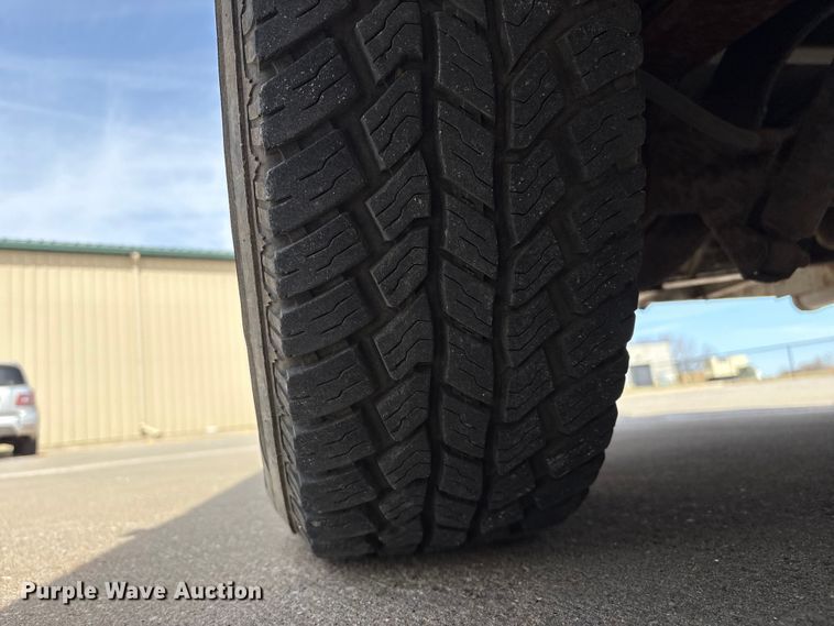 image for item FG2777 2001 Ford E350 van with bucket lift