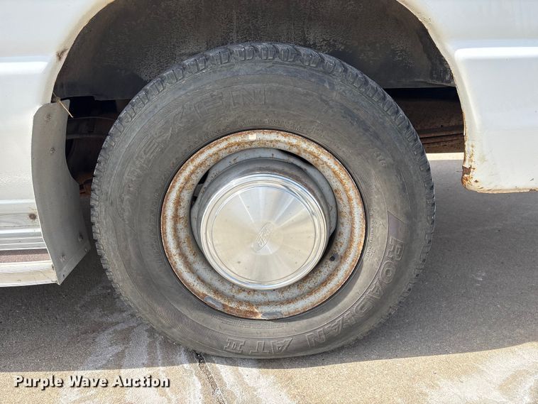 image for item FG2777 2001 Ford E350 van with bucket lift