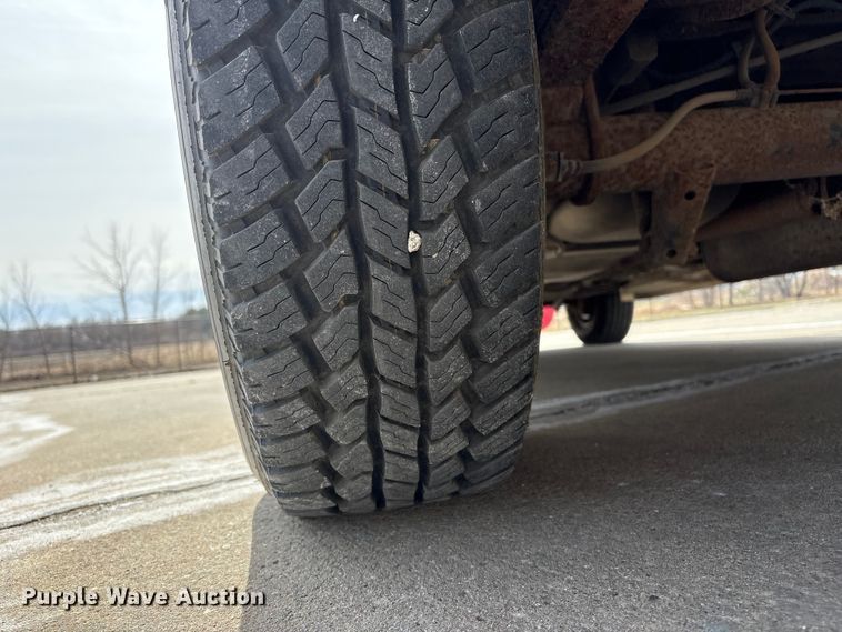 image for item FG2777 2001 Ford E350 van with bucket lift