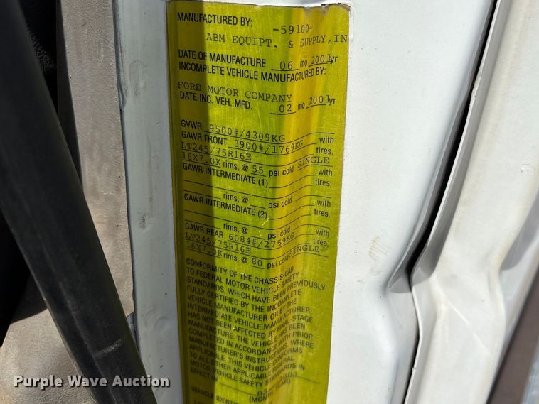 image for item FG2777 2001 Ford E350 van with bucket lift