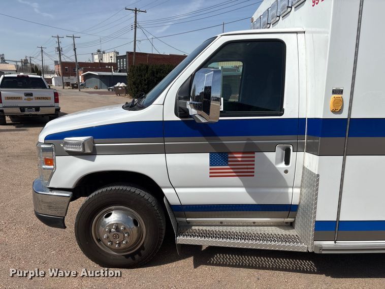 image for item FG2780 2010 Ford E450 ambulance