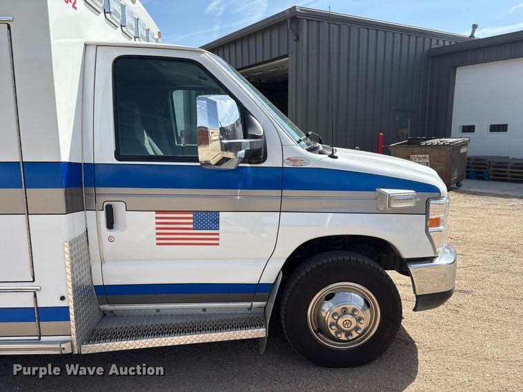 image for item FG2780 2010 Ford E450 ambulance