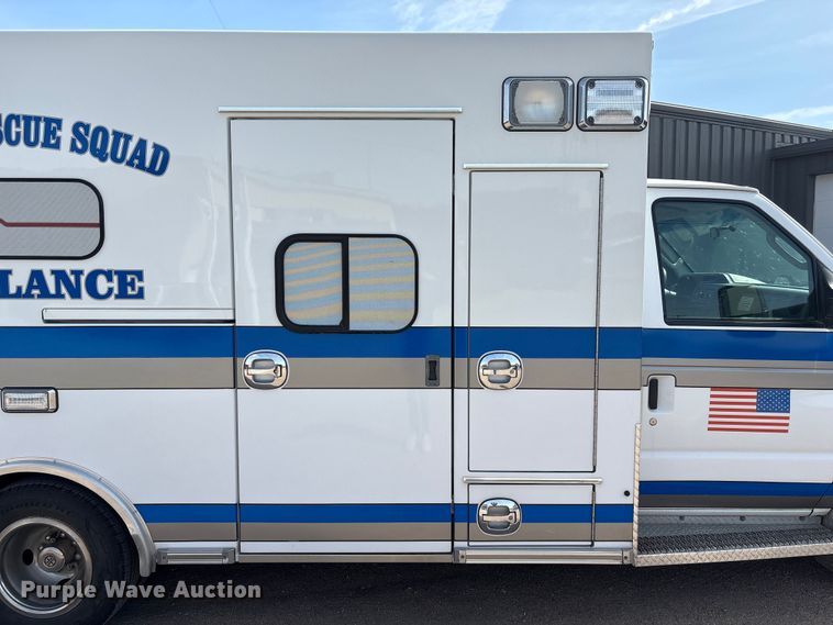 image for item FG2780 2010 Ford E450 ambulance