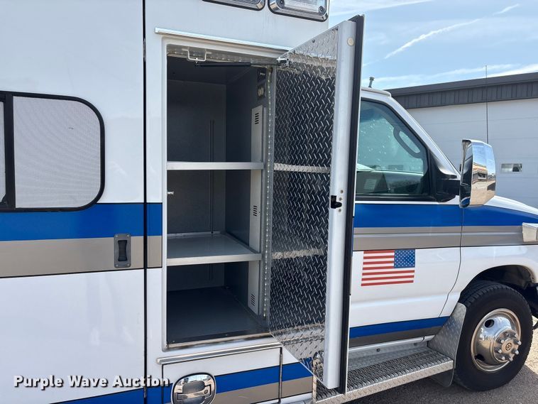 image for item FG2780 2010 Ford E450 ambulance