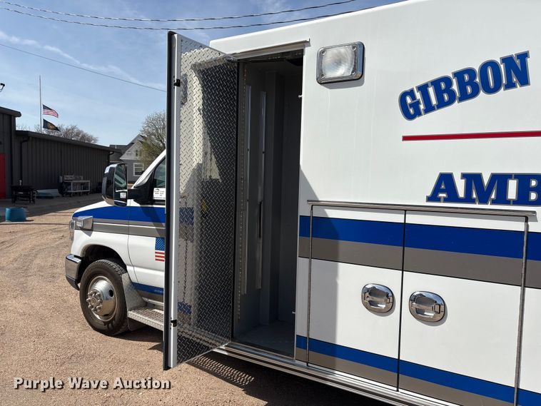 image for item FG2780 2010 Ford E450 ambulance