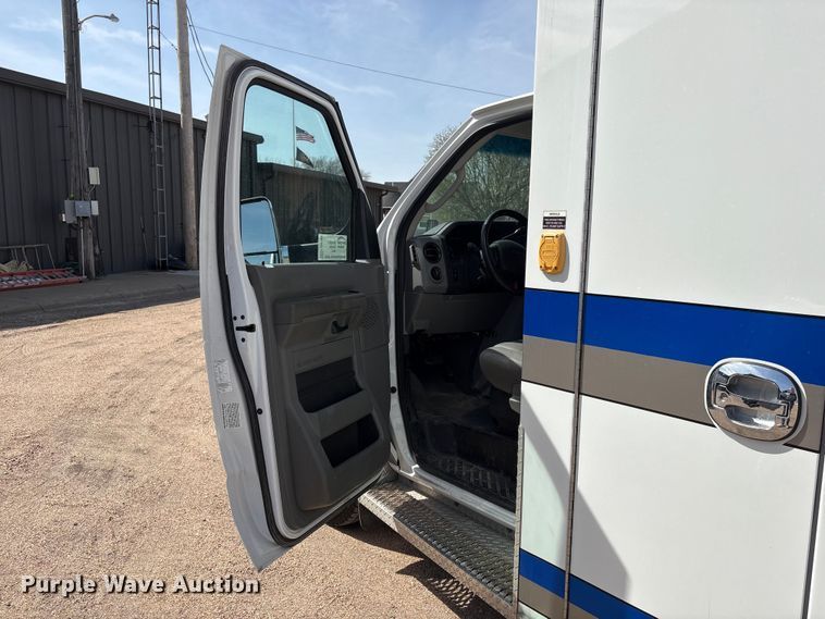 image for item FG2780 2010 Ford E450 ambulance