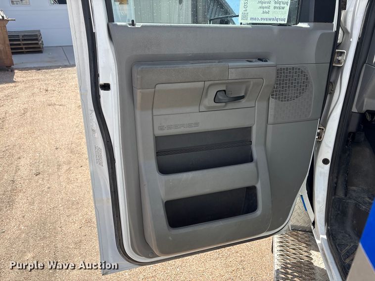 image for item FG2780 2010 Ford E450 ambulance