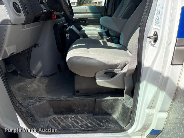 image for item FG2780 2010 Ford E450 ambulance