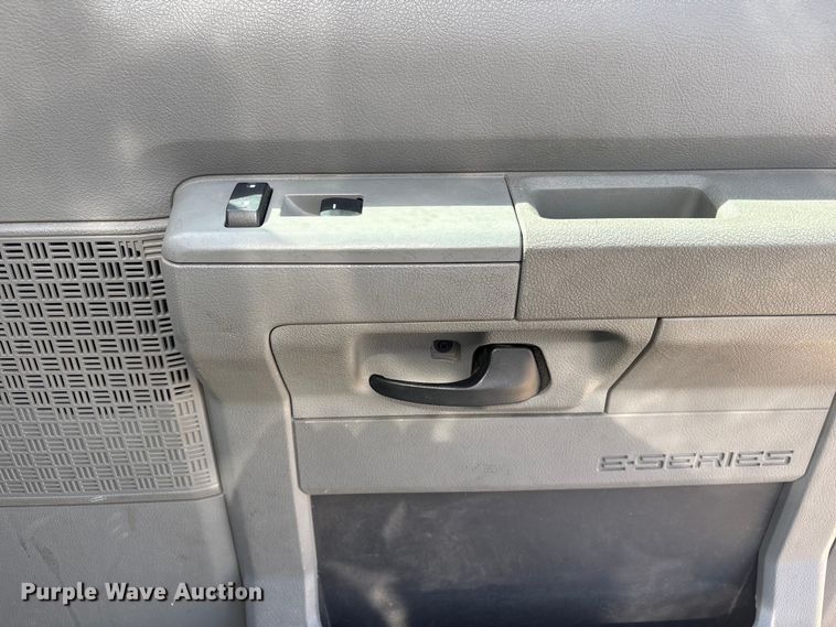 image for item FG2780 2010 Ford E450 ambulance