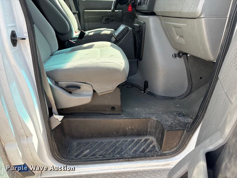 image for item FG2780 2010 Ford E450 ambulance