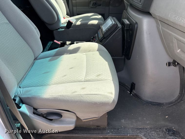 image for item FG2780 2010 Ford E450 ambulance