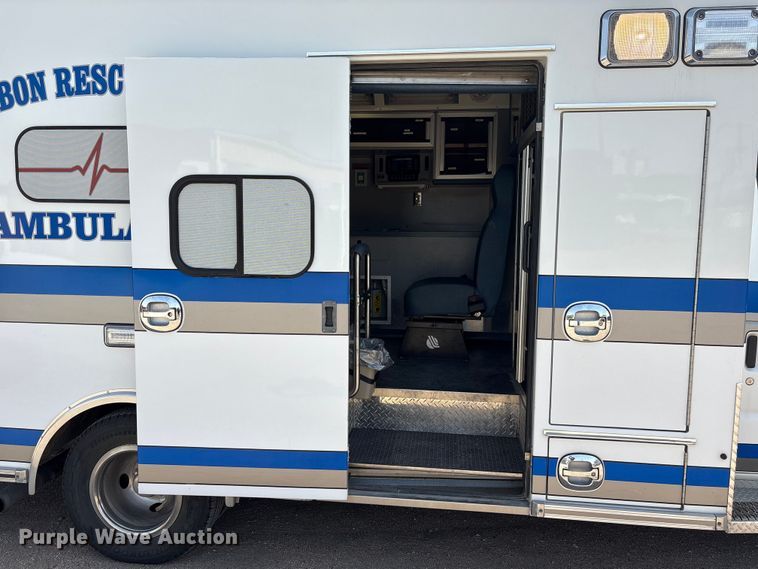 image for item FG2780 2010 Ford E450 ambulance
