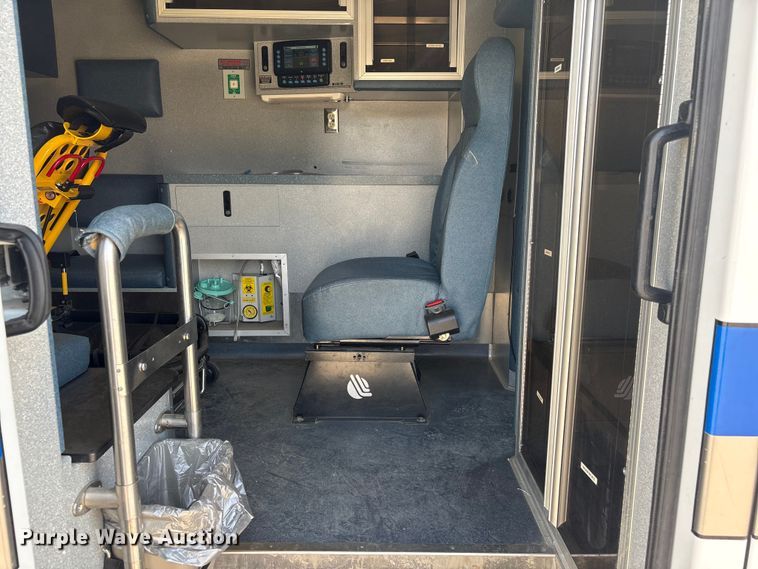 image for item FG2780 2010 Ford E450 ambulance