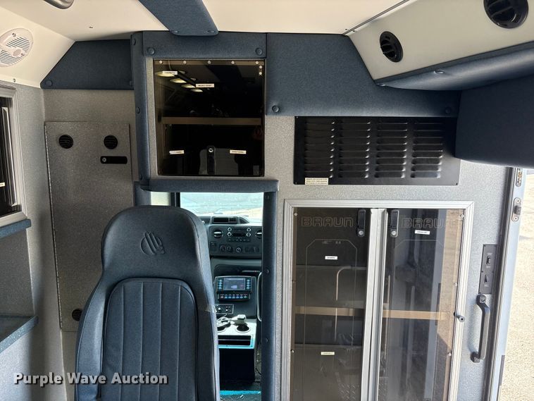 image for item FG2780 2010 Ford E450 ambulance