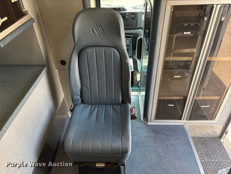 image for item FG2780 2010 Ford E450 ambulance