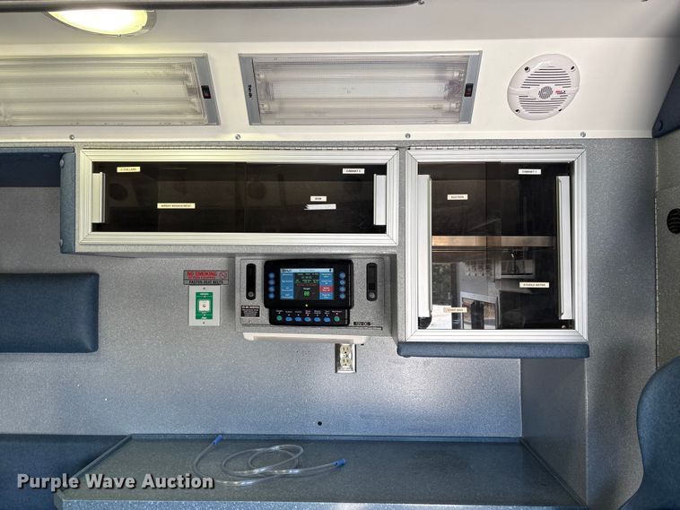 image for item FG2780 2010 Ford E450 ambulance