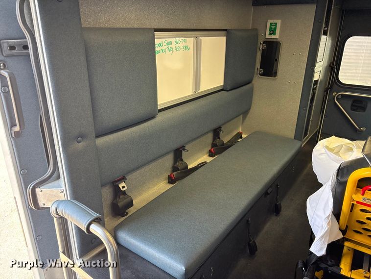 image for item FG2780 2010 Ford E450 ambulance