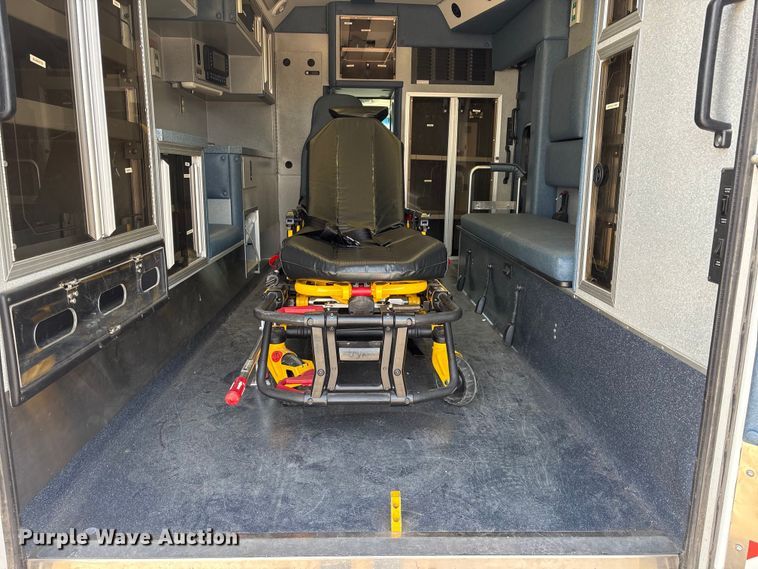 image for item FG2780 2010 Ford E450 ambulance