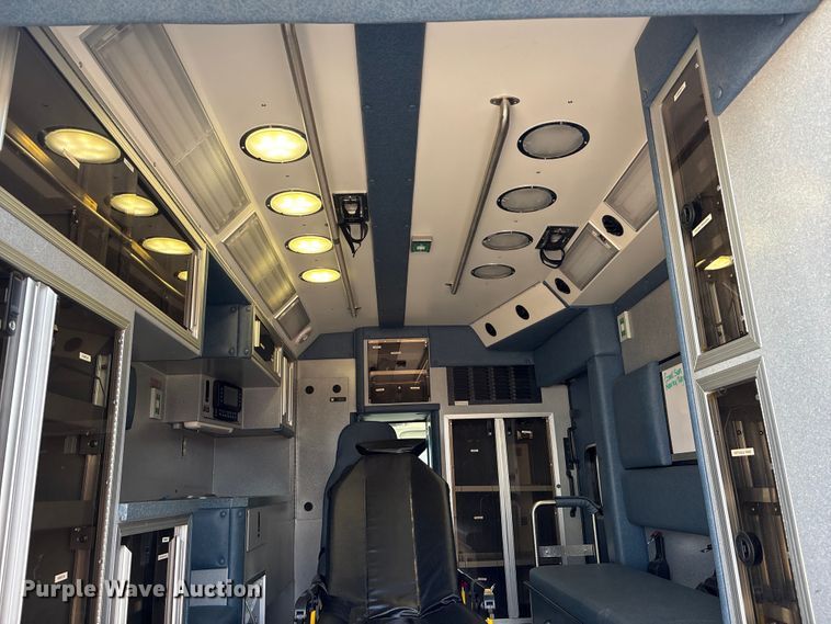 image for item FG2780 2010 Ford E450 ambulance
