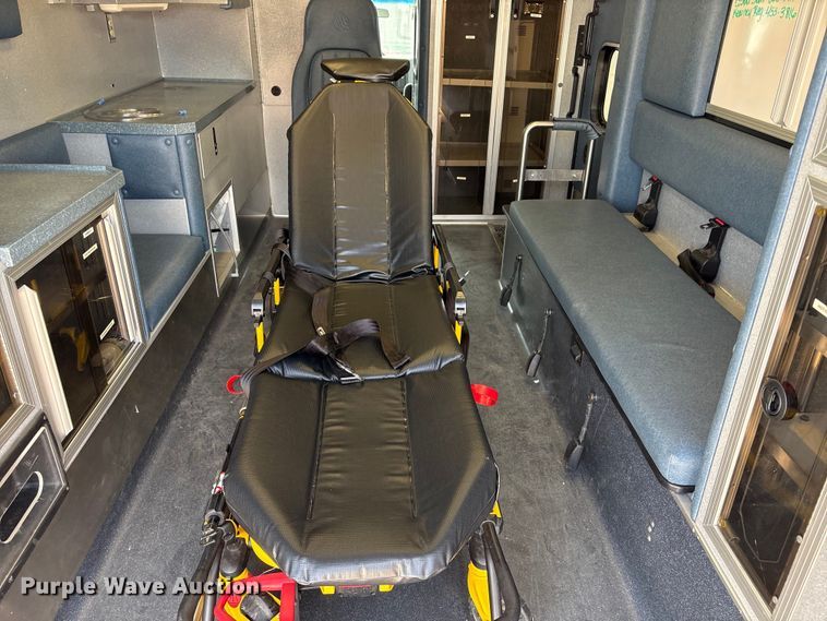 image for item FG2780 2010 Ford E450 ambulance