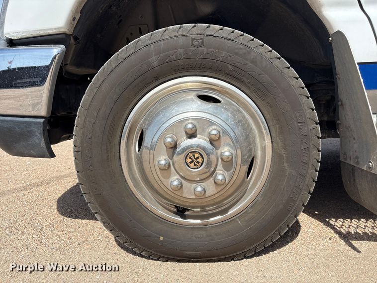 image for item FG2780 2010 Ford E450 ambulance