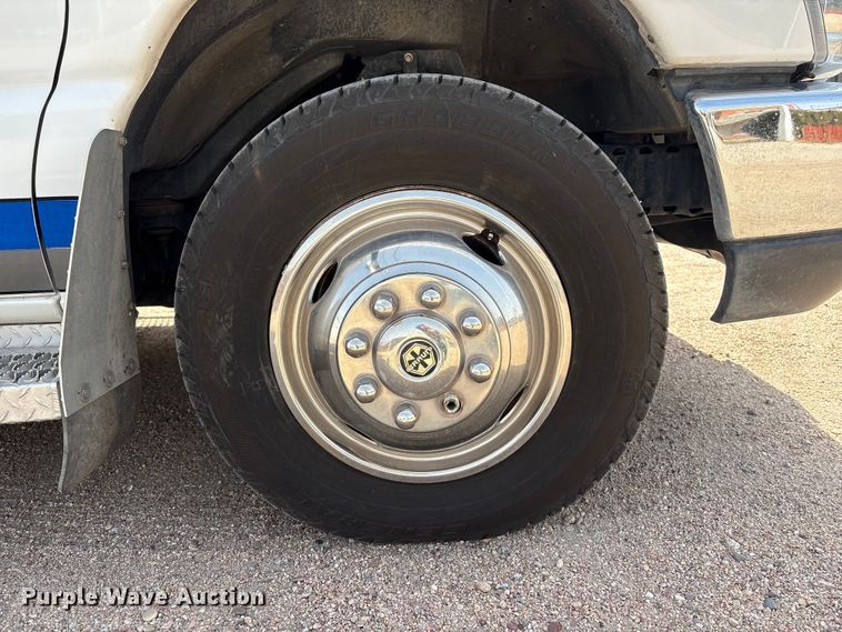 image for item FG2780 2010 Ford E450 ambulance