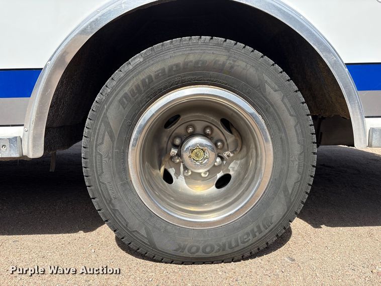 image for item FG2780 2010 Ford E450 ambulance